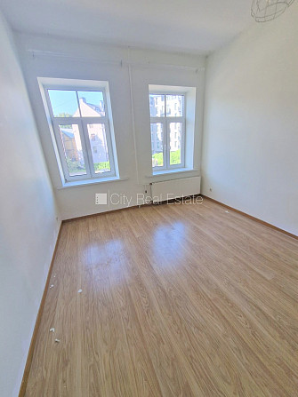 Pagalma māja, bruģēts piebraucamais ceļš, slēgts pagalms, vieta automašīnai, apsargāts Rīga - foto 5