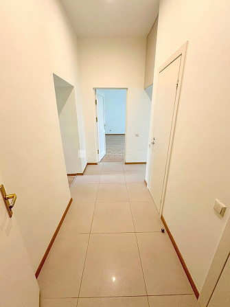 Pagalma māja, bruģēts piebraucamais ceļš, slēgts pagalms, vieta automašīnai, apsargāts Rīga - foto 3