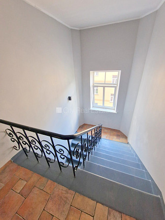 Fasādes māja, renovēta māja, slēgts pagalms, ieeja no ielas un pagalma, kāpņu telpa pēc Rīga - foto 12