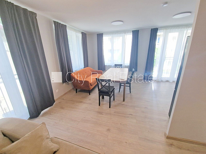 Fasādes māja, renovēta māja, slēgts pagalms, iežogota teritorija, vieta automašīnai, ieeja Rīga - foto 5