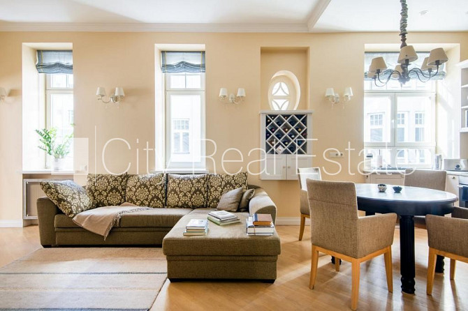 Projekts - Forburga Nams, fasādes māja, renovēta māja, vieta automašīnai, ieeja no ielas, ir Rīga - foto 3