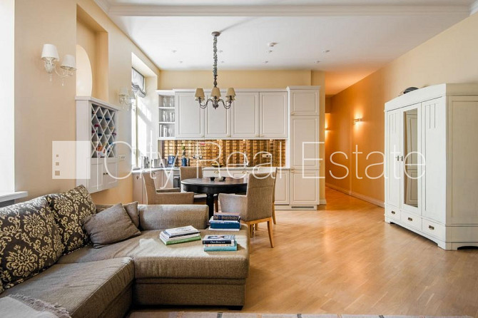 Projekts - Forburga Nams, fasādes māja, renovēta māja, vieta automašīnai, ieeja no ielas, ir Rīga - foto 1