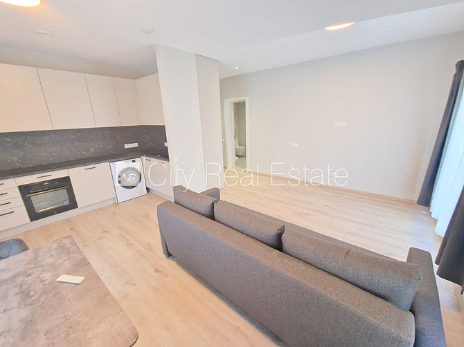 Фасадный дом, реновированный дом, закрытый двор, территория обнесена забором, Рига - изображение 9