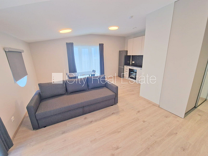 Фасадный дом, реновированный дом, закрытый двор, территория обнесена забором, Рига - изображение 3