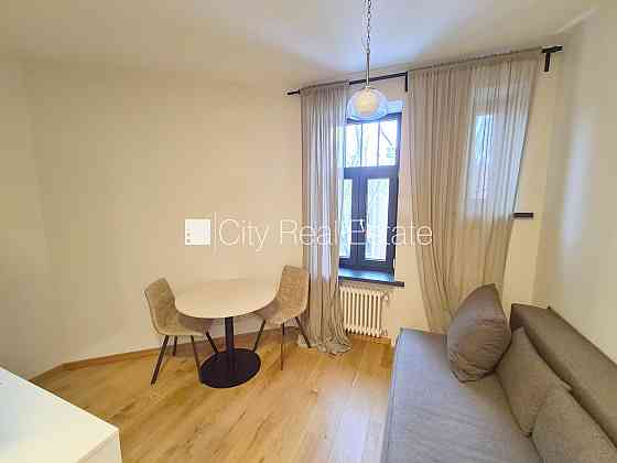 Здание во дворе, реновированный дом, закрытый двор, вход с улицы и со двора, лифт, Rīga