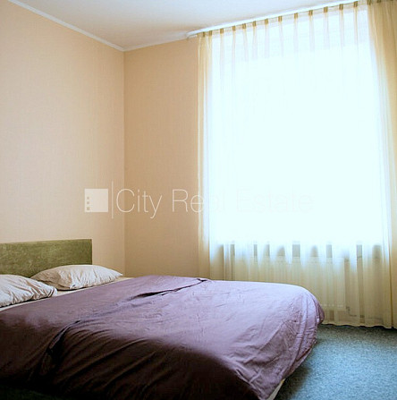 Фасадный дом, реновированный дом, подъездная дорога покрыта брущаткoй, лифт, Рига - изображение 11