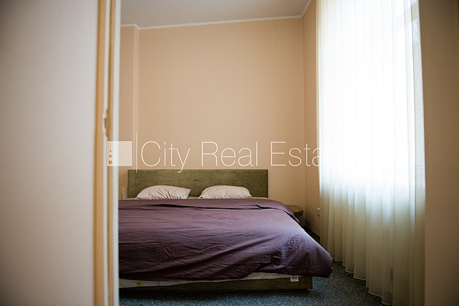 Фасадный дом, реновированный дом, подъездная дорога покрыта брущаткoй, лифт, Рига - изображение 10