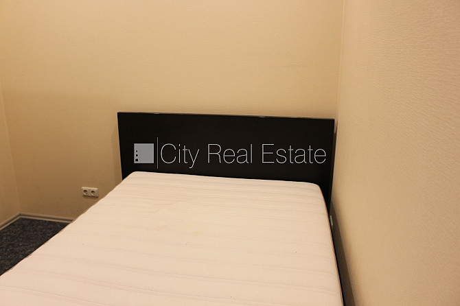 Фасадный дом, реновированный дом, подъездная дорога покрыта брущаткoй, лифт, Рига - изображение 12