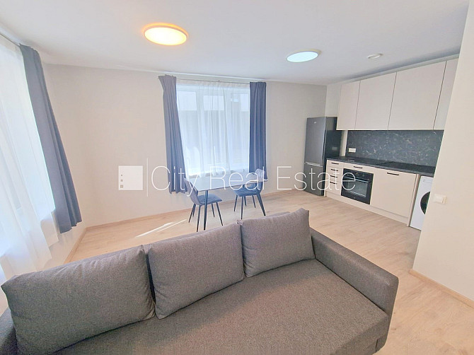 Фасадный дом, реновированный дом, закрытый двор, территория обнесена забором, Рига - изображение 3