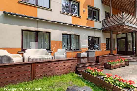 Новостройка, благоустроенная озеленённая территория, въездные ворота оснащены Jūrmala