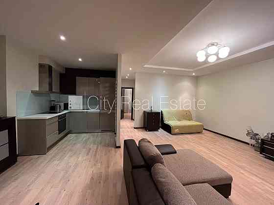 Новостройка, зеленая территория, территория обнесена забором, бесплатная Jūrmala