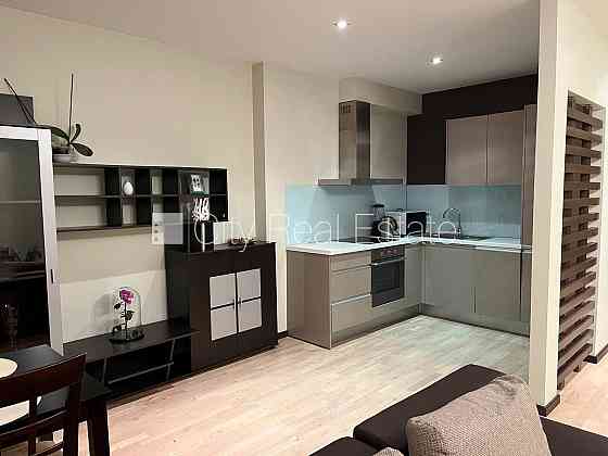 Новостройка, зеленая территория, территория обнесена забором, бесплатная Jūrmala