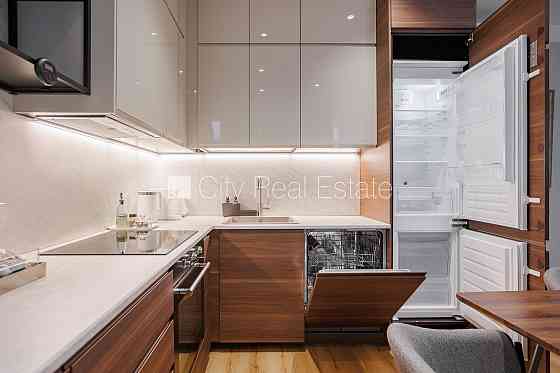 Фасадный дом, количество квартир в здании 5 шт., плата за обслуживание в месяц 110 EUR, Юрмала