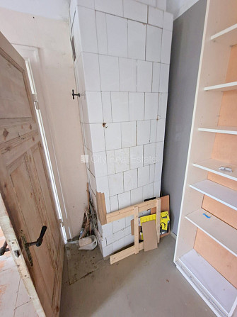 Pagalma māja, slēgts pagalms, ieeja no ielas, kāpņu telpa pēc kosmētiskā remonta, logi Rīga - foto 8