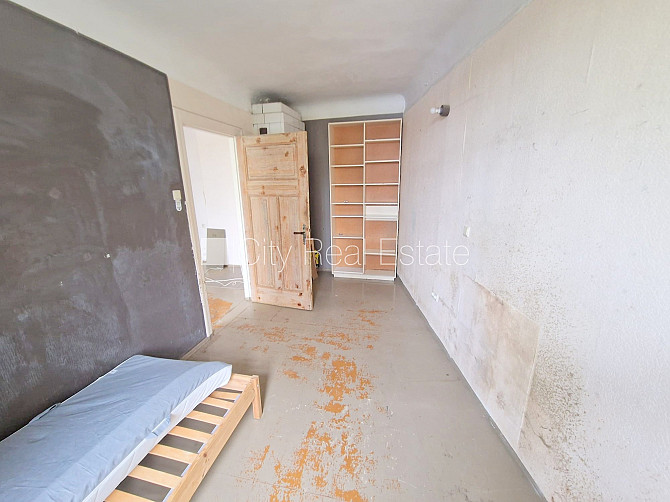 Pagalma māja, slēgts pagalms, ieeja no ielas, kāpņu telpa pēc kosmētiskā remonta, logi Rīga - foto 5