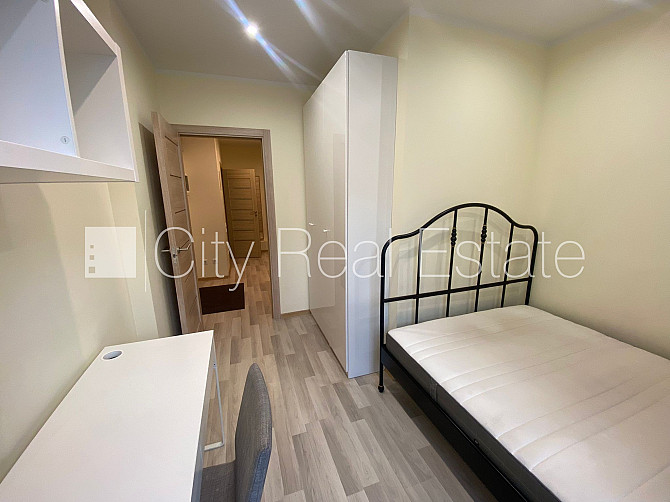 Дом во дворе, закрытый двор, лестничная клетка после капитального ремонта, Рига - изображение 20