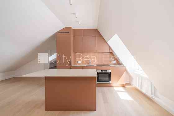 Фасадный дом, реновированный дом, благоустроенный озеленённый двор, закрытый Рига