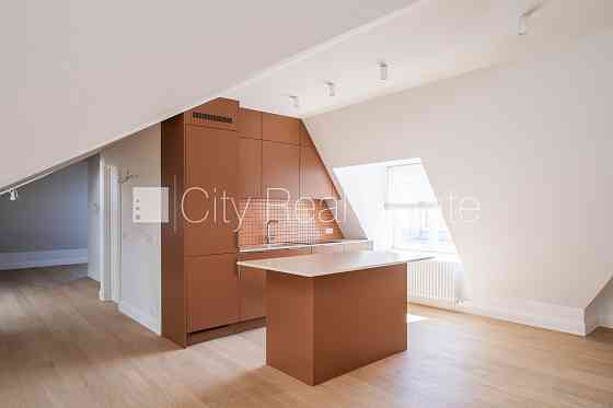 Фасадный дом, реновированный дом, благоустроенный озеленённый двор, закрытый Рига