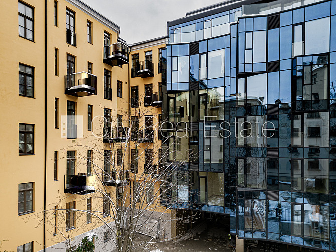 Фасадный дом, реновированный дом, закрытый двор, возможность аренды парковки, Рига - изображение 1