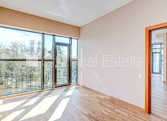 Земля в собственности, новостройка, монолитные бетонные стены, благоустроенная Юрмала