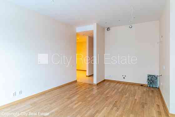 Земля в собственности, новостройка, монолитные бетонные стены, зеленая Юрмала