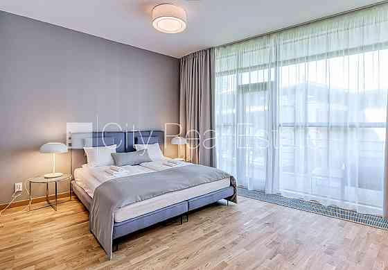 Новостройка, фасадный дом, благоустроенная озеленённая территория, место для Jūrmala