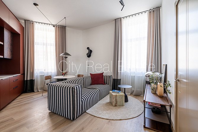 Projekts - Place 4, fasādes māja, renovēta māja, ir lifts, kāpņu telpa pēc kapitālā Rīga - foto 1