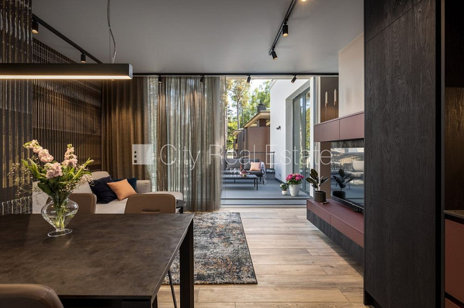 Новостройка, фасадный дом, зеленая территория, благоустроенный озеленённый двор, Юрмала - изображение 4