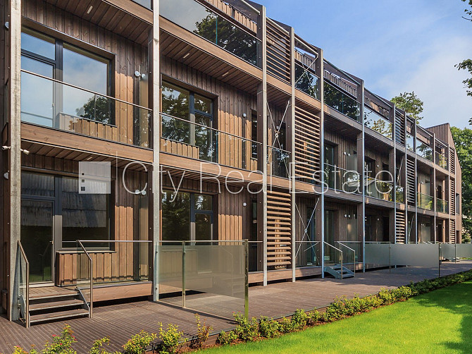 Новостройка, благоустроенный озеленённый двор, место для машины, подземная Юрмала - изображение 14