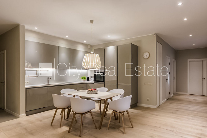 Новостройка, благоустроенный озеленённый двор, место для машины, подземная Юрмала - изображение 4