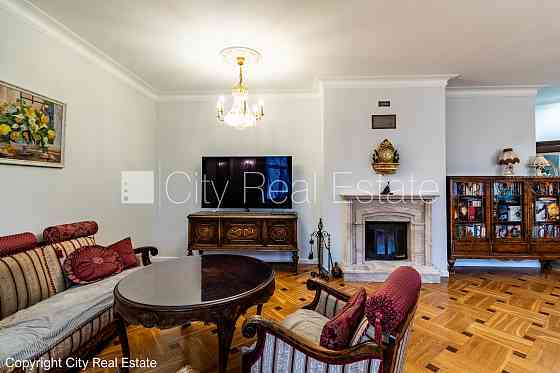 Фасадный дом, окна выходят в обе стороны дома, смежно-изолированные комнаты, Rīga