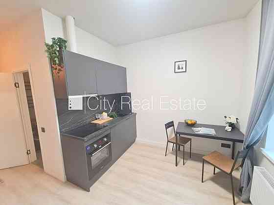 Дом во дворе, реновированный дом, благоустроенный озеленённый двор, закрытый Rīga