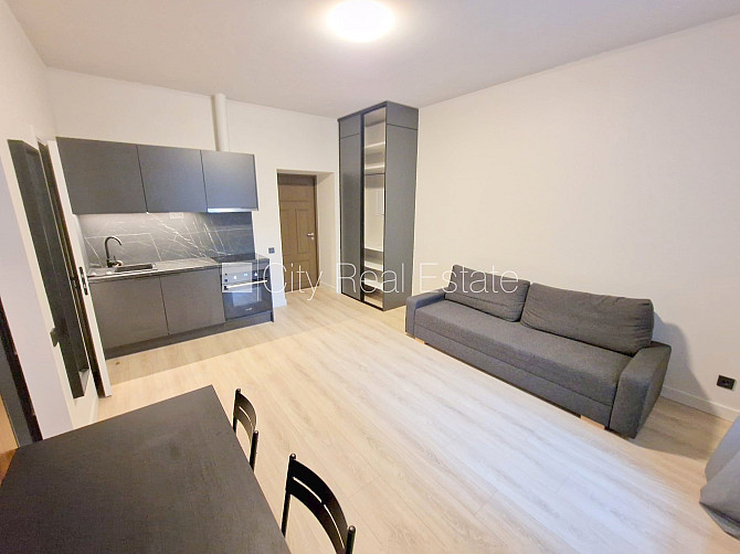 Fasādes māja, renovēta māja, slēgts pagalms, ieeja no ielas, ir lifts, kāpņu telpa pēc Rīga - foto 6