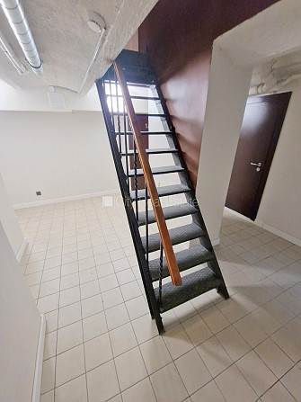 Фасадный дом, реновированный дом, закрытый двор, вход с улицы, полуподвал, Рига - изображение 11