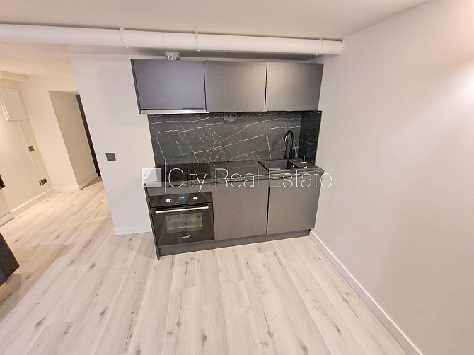 Фасадный дом, реновированный дом, закрытый двор, вход с улицы, полуподвал, Рига - изображение 4