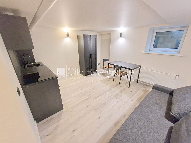 Фасадный дом, реновированный дом, закрытый двор, вход с улицы, полуподвал, Рига - изображение 6