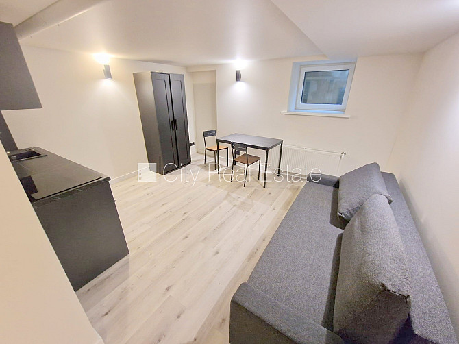 Фасадный дом, реновированный дом, закрытый двор, вход с улицы, полуподвал, Рига - изображение 2