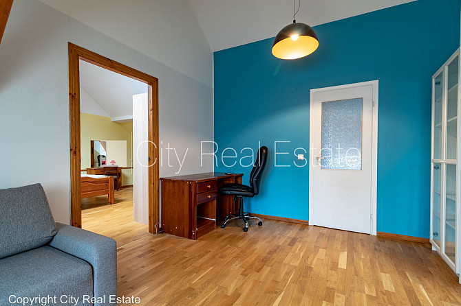 Деревянный дом, фасадный дом, закрытый двор, вход со двора, мансарда, окна выходят Рига - изображение 14