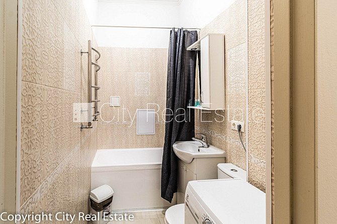 Фасадный дом, закрытый двор, окна выходят во двор, количество спален 2 шт., студио, Рига - изображение 8