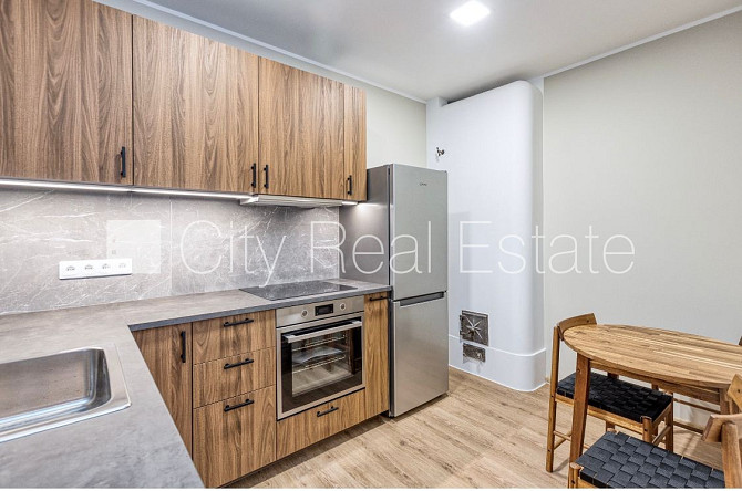 Фасадный дом, закрытый двор, окна выходят во двор, количество спален 2 шт., студио, Рига - изображение 13