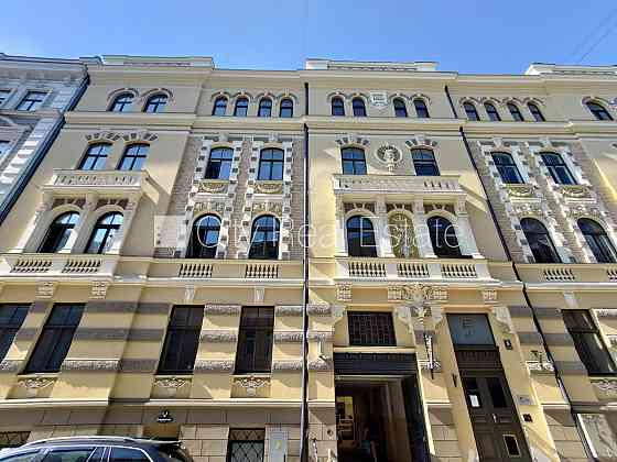 Земля в собственности, фасадный дом, реновированный дом, кирпичные стены, фасад с Rīga