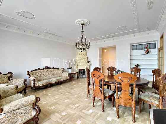 Земля в собственности, фасадный дом, реновированный дом, кирпичные стены, фасад с Rīga