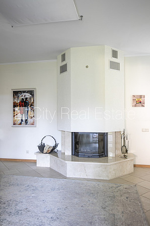 Частный дом, благоустроенная озеленённая территория 1350 м2, закрытый двор, места Юрмала - изображение 17