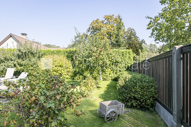 Частный дом, благоустроенная озеленённая территория 1350 м2, закрытый двор, места Юрмала - изображение 5