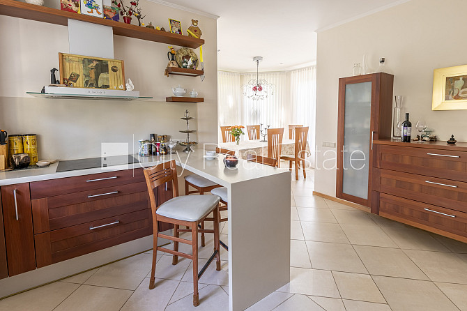 Частный дом, благоустроенная озеленённая территория 1350 м2, закрытый двор, места Юрмала - изображение 19