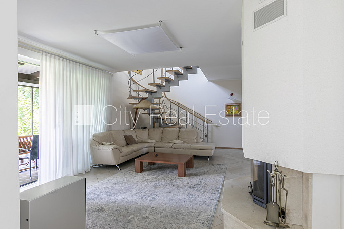 Частный дом, благоустроенная озеленённая территория 1350 м2, закрытый двор, места Юрмала - изображение 14