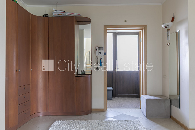 Частный дом, благоустроенная озеленённая территория 1350 м2, закрытый двор, места Юрмала - изображение 10