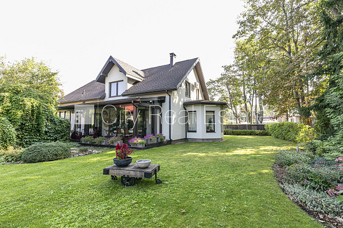 Частный дом, благоустроенная озеленённая территория 1350 м2, закрытый двор, места Юрмала - изображение 3