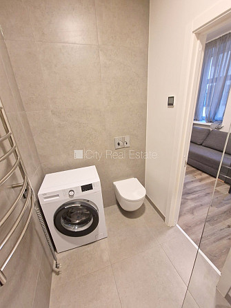 Здание во дворе, реновированный дом, закрытый двор, вход с улицы и со двора, Рига - изображение 13