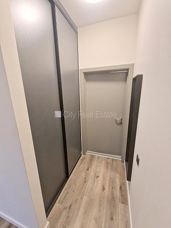 Здание во дворе, реновированный дом, закрытый двор, вход с улицы и со двора, Рига - изображение 14